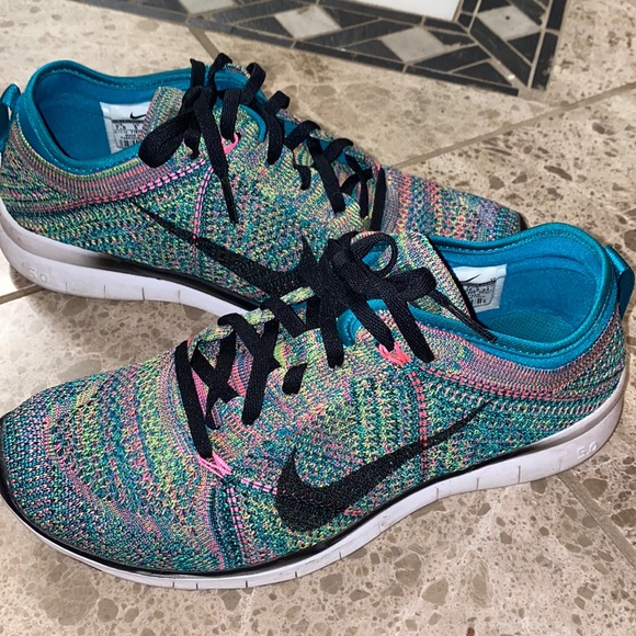 Nike Shoes - Nike Flyknit 7.5 women’s running shoes